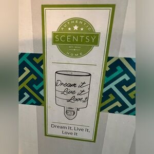 Scentsy outlet wax warmer Dream it, Live it, Love it NIB